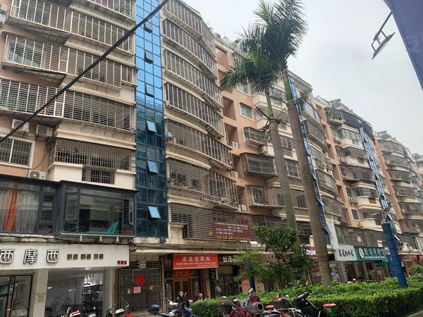 泉州惠安螺城镇东南花园南苑南苑电梯房,精装修,4房2厅2卫!