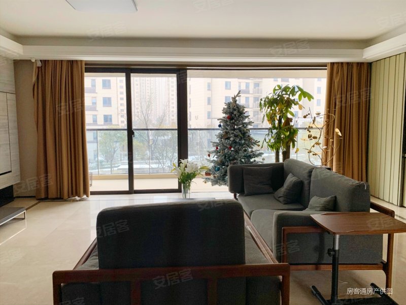 精装可拎包入住,绿地城长安宫二手房,350万,4室2厅,3卫,156平米-西安