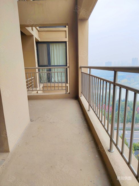 启福尚都d区中间不临路270平大五房送两个车位储藏室