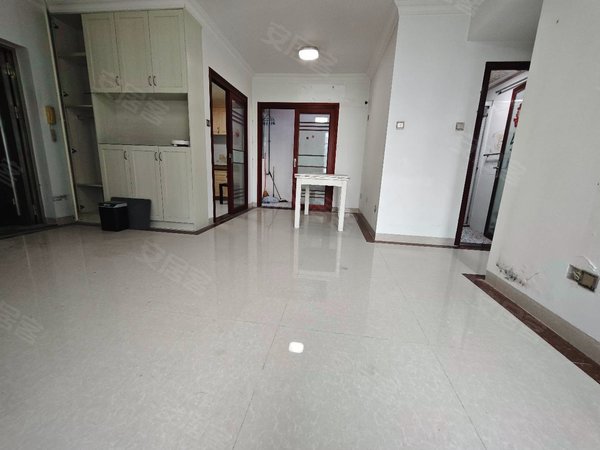 深圳宝安新安泰华大厦新上实拍泰华大厦电梯两房,通风采光好,诚意出租