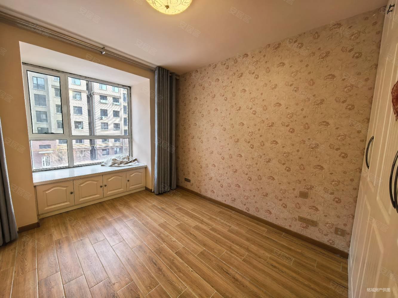 万泰城上城2室2厅1卫98㎡南北51.7万