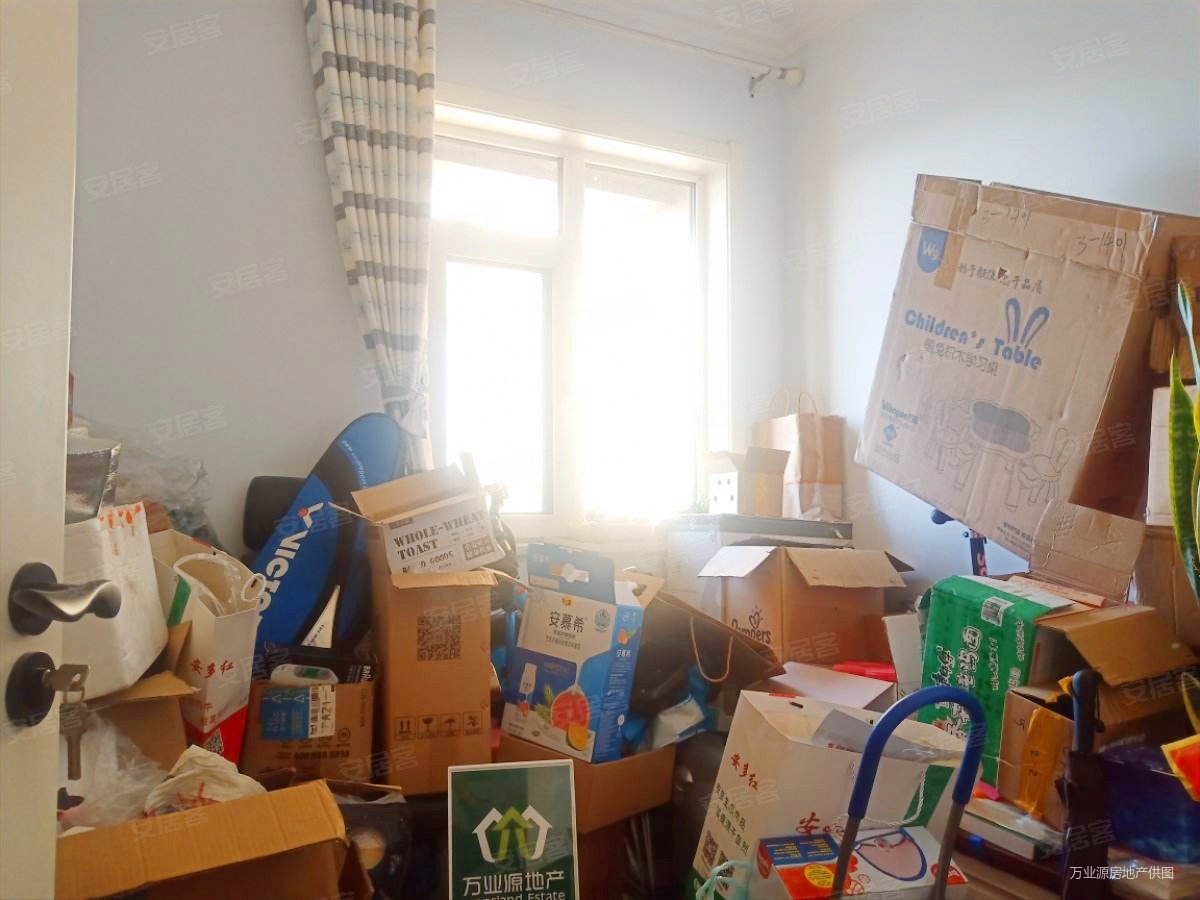 联发第五街 精装可拎包入住 有电梯 集中供暖 小三居 小区新