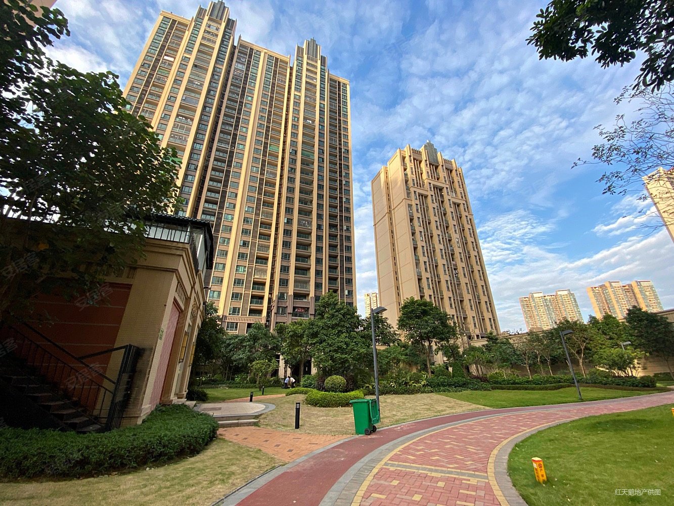 花园中间看一线江景楼层看房方便海伦湾