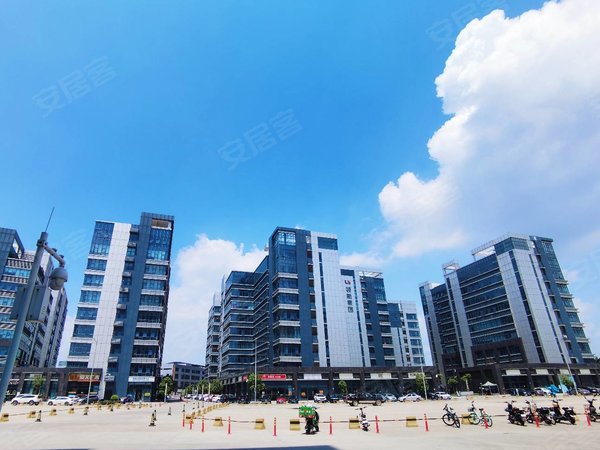 广州花都镜湖大道中恒商业广场(清布站)中恒广场 豪华单间 家私齐全