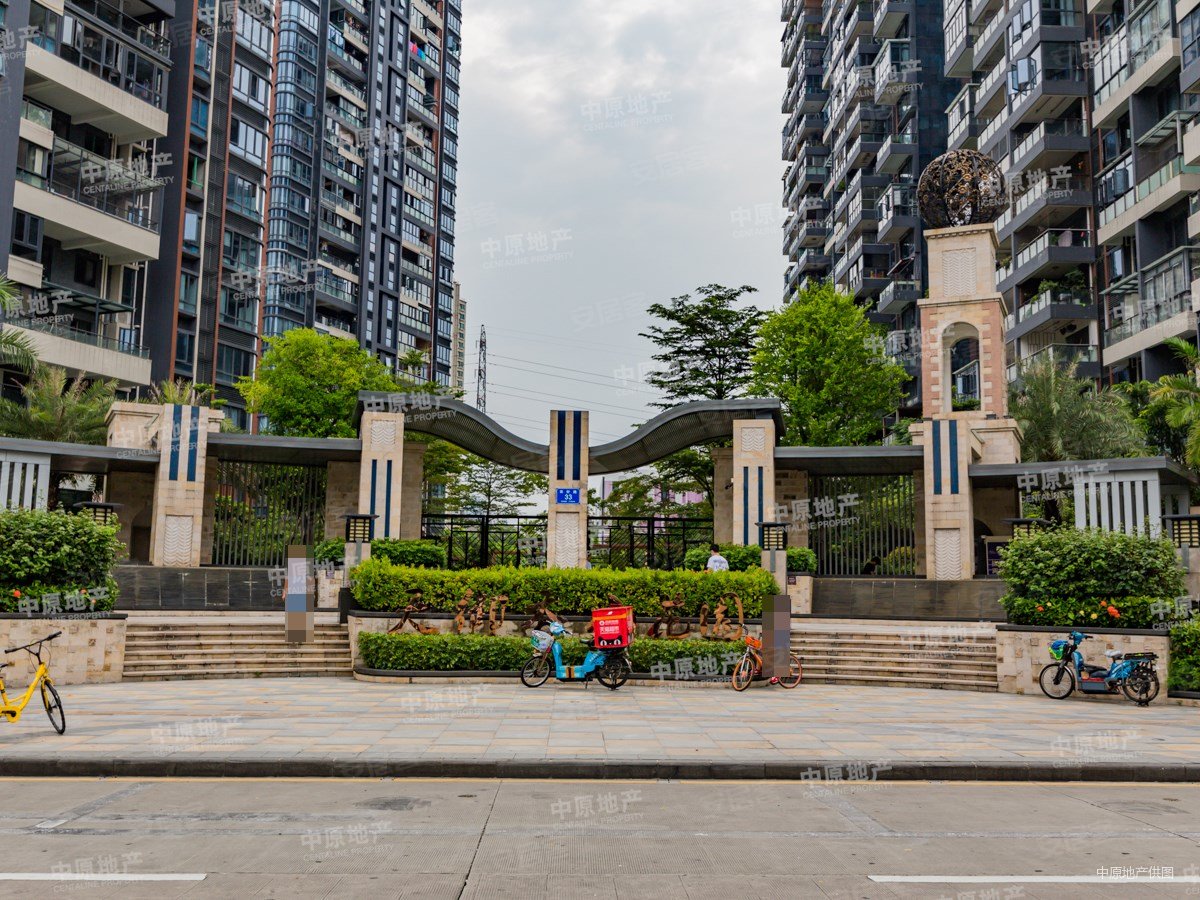 天御香山花园5室2厅3卫247.76㎡南北3245.65万