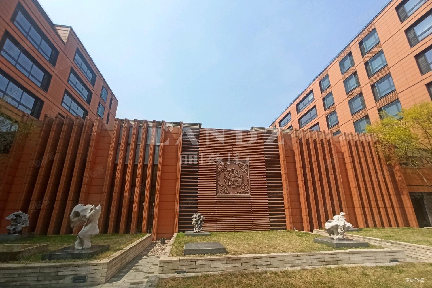 霞公府3室2厅3卫351.66㎡南北6206万