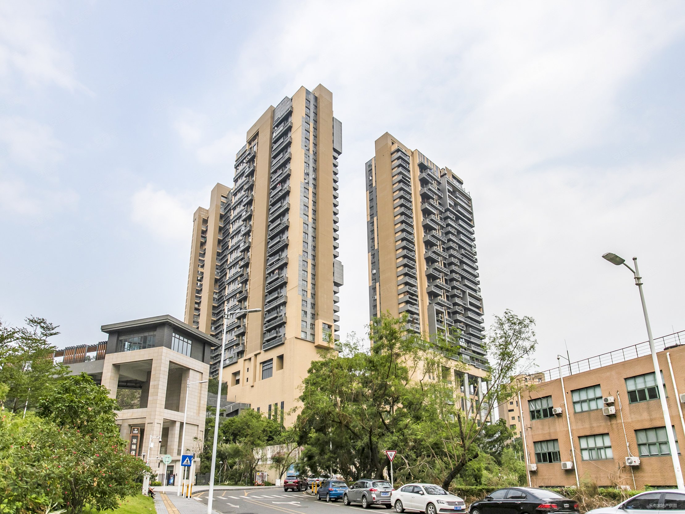 蛇口急卖27957平鲸山觐海高利用全新豪装