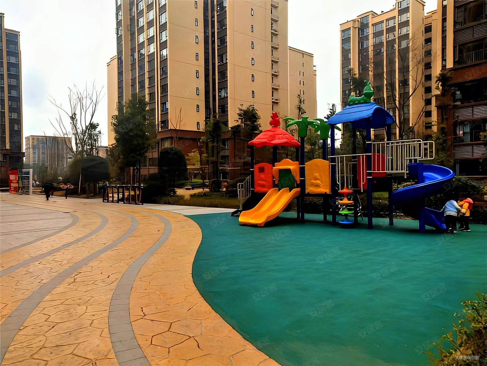 万达旁 精装套三,满二 只住了两年 装修保养好 急售,棠府锦绣城二手房