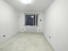 鞍山铁东二一九大白鲨附近步梯1楼，双阳户型，采光好，可做教室，培训出租房源真实图片