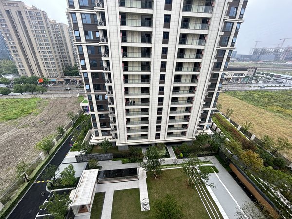 上海青浦徐泾虹桥悦澜全新家具!无味!首出租!精装三房!看中还可谈!