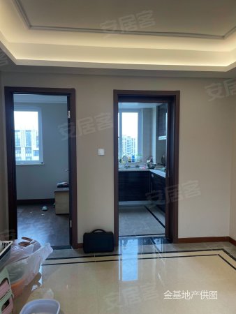 水韵东方130平4房2厅2卫精装修带车位好楼层看中可谈