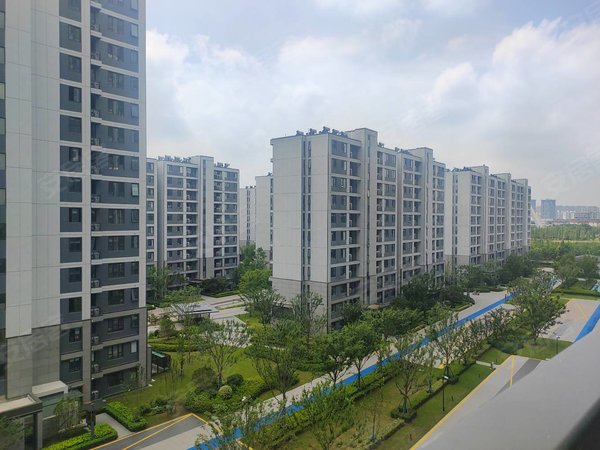 昆山玉山城东上湾璟园万科物业 公园边上 小区环境好 随时看房出租