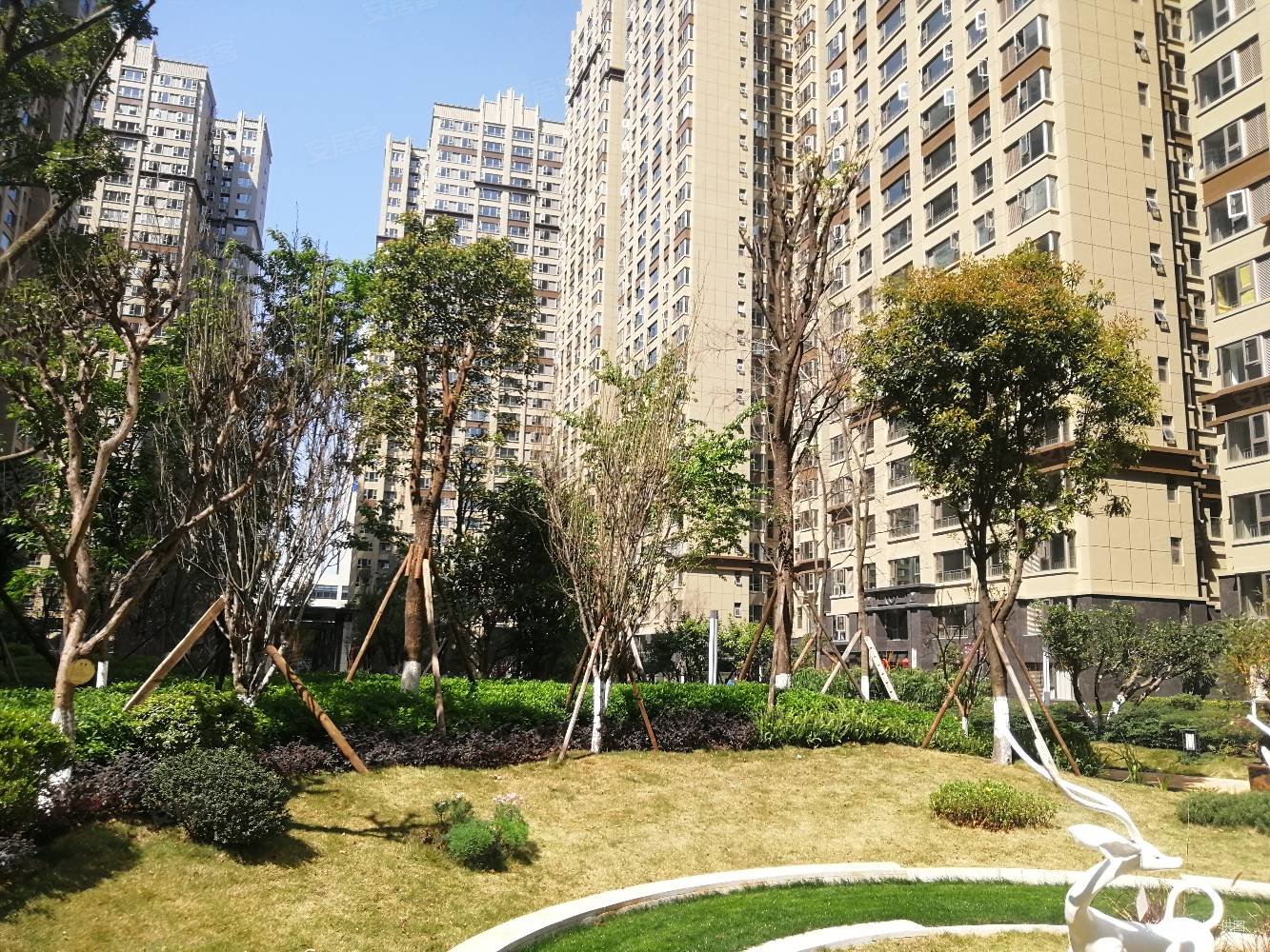 全新上线新兴瑞园刚需小三室适合年轻人具体联系