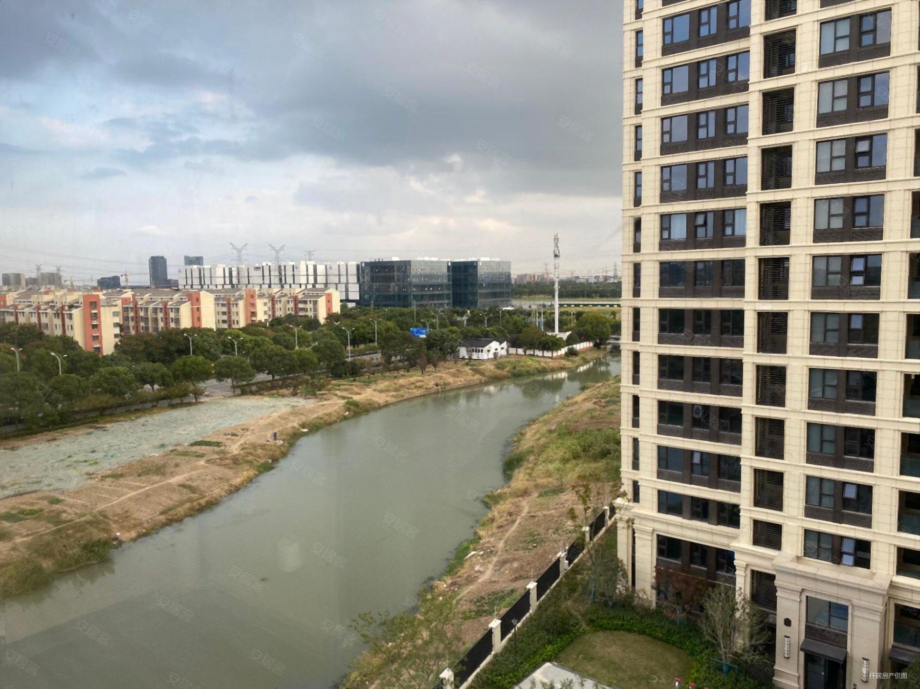 绿城象屿观澜逸品4室2厅2卫126.71㎡南北260万