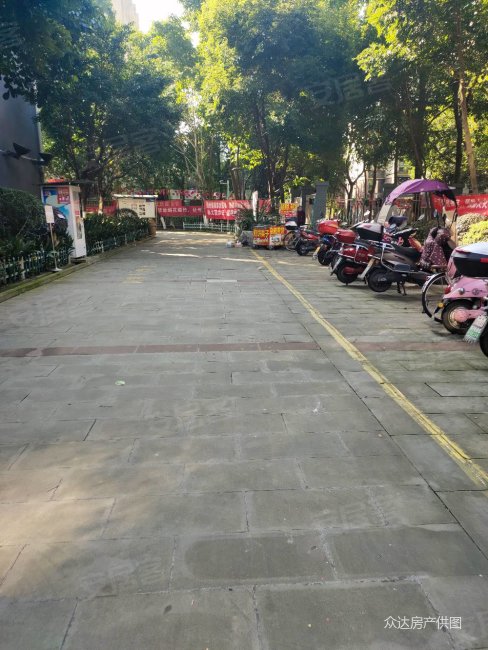 步行街旁阳光水岸电梯房3室2卫