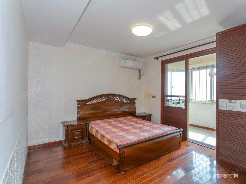 圣骊家园3室2厅2卫131.69㎡南1000万