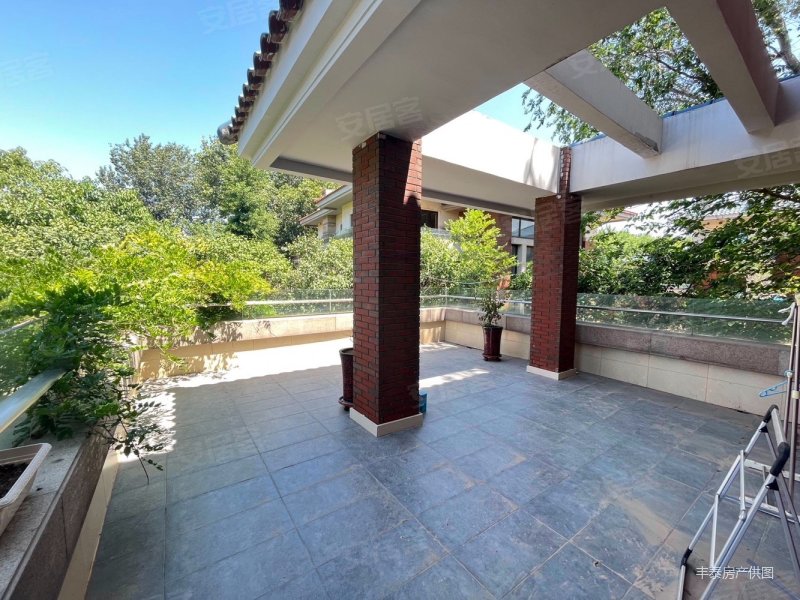 艾力枫社高尔夫花园 530平独栋临江别墅,双车位 带露台