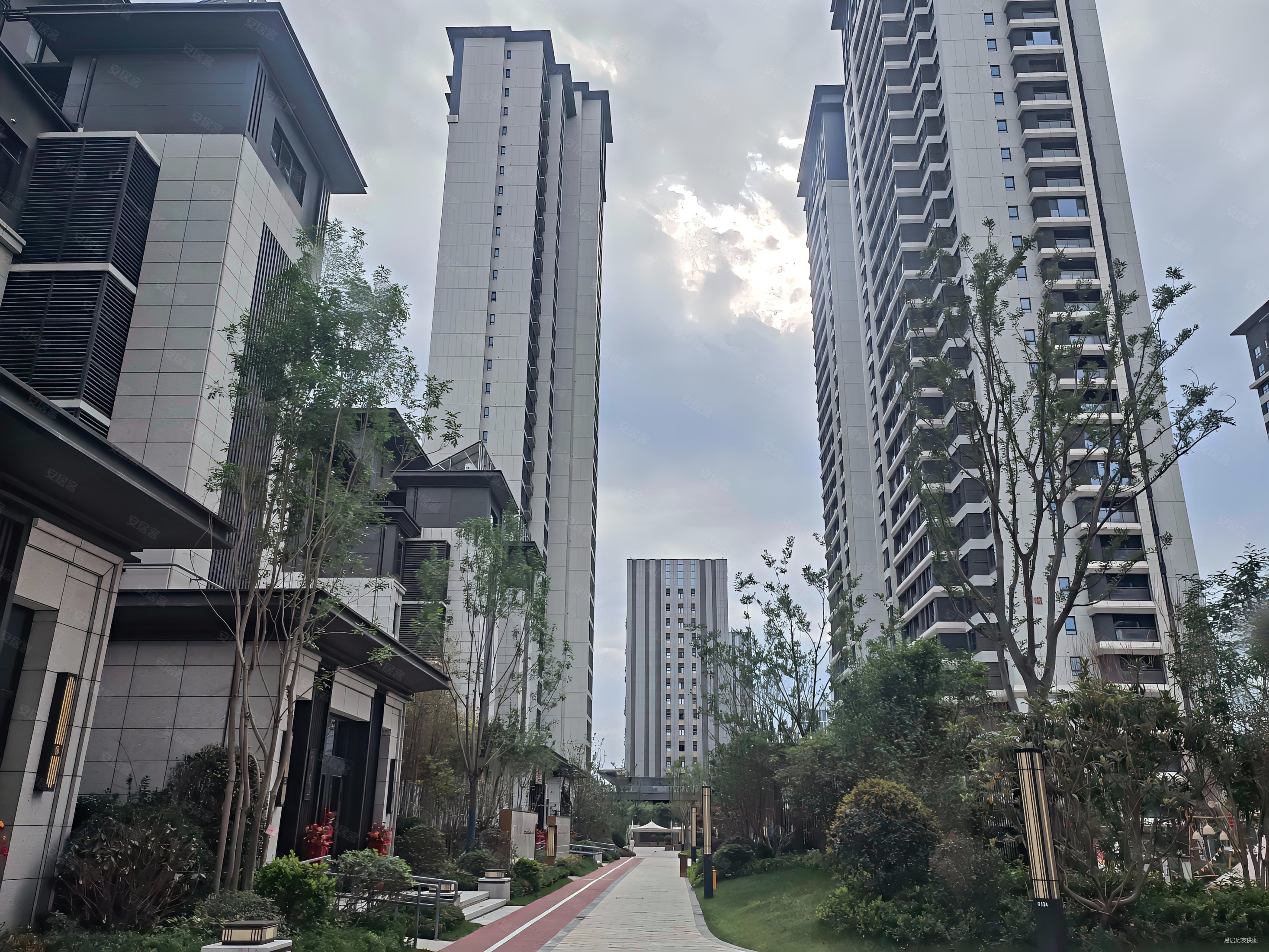 西安房产网>西安二手房>长安二手房>西沣路二手房>天地源兰樾坊>