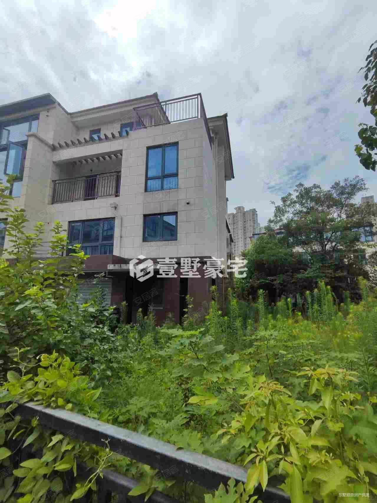 武夷绿洲沁荷苑(别墅)4室2厅3卫236.94㎡南北1388万