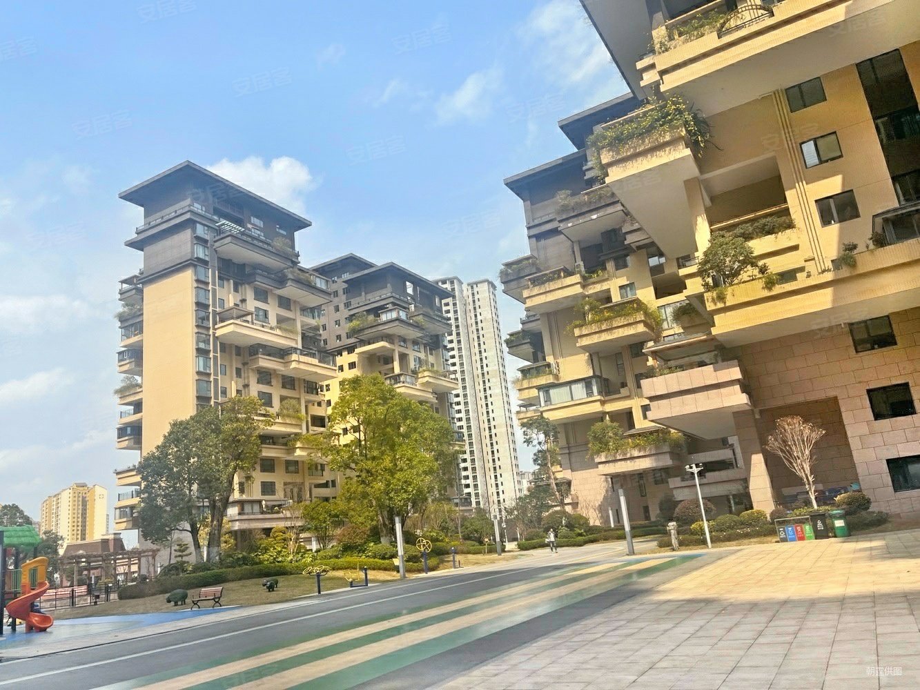 花溪区政府旁带露台的好房子亨特碧桂园云涧溪山九米空中花园