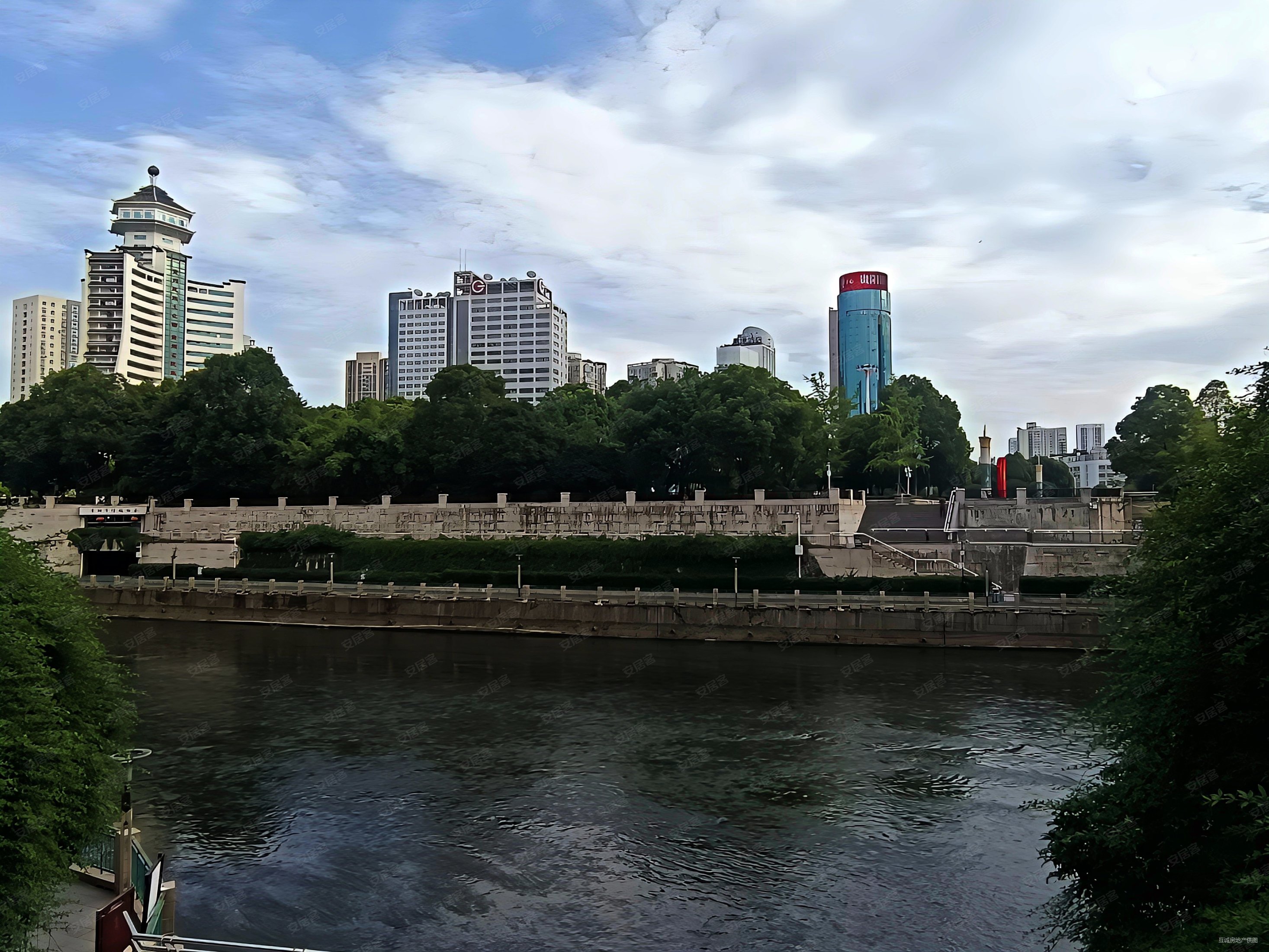 人民广场地铁口博爱路临河3楼两室一厅