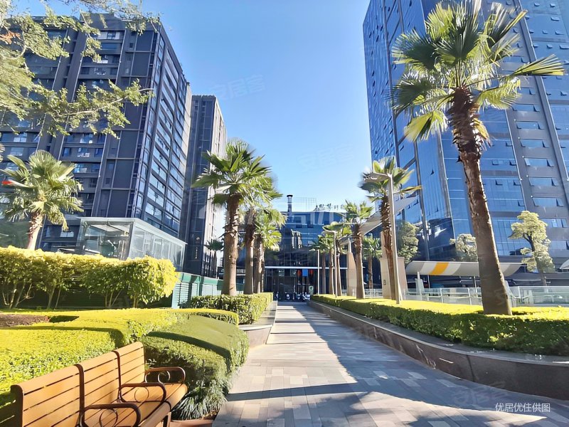 电梯房 精装 银海尚御 88平 3室 朝向西北 房东急置换