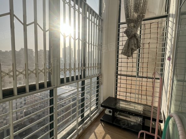 商丘睢阳日月湖康桥水岸睢阳大道宇航路,精装一室厅室分离,家具家电齐全,领包入住出租房源真实图片
