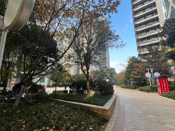 贵阳云岩三桥金龙星岛国际地铁口万达广场旁金龙星岛国际精装2房头次