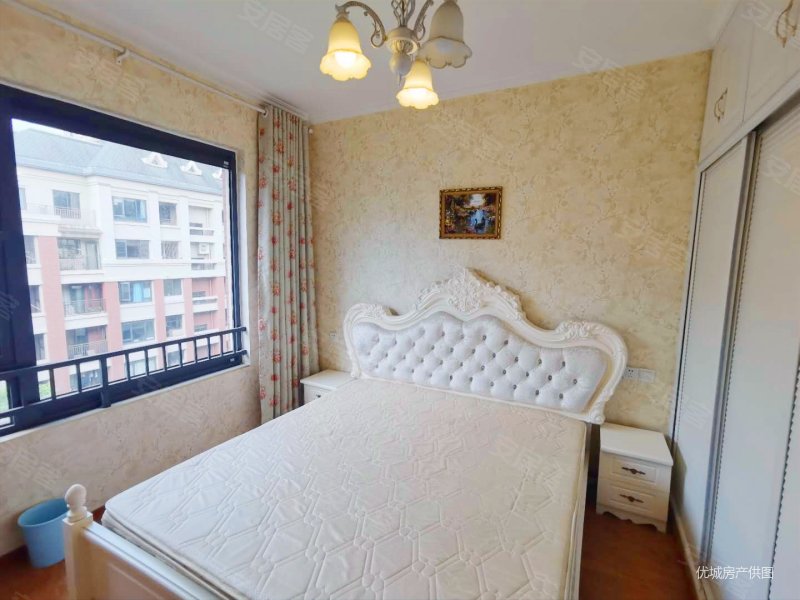 龙湖u城观蓝洋房,八楼总高,中庭 带车位急售,近树人 巴蜀.