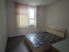 喀什喀什市喀什城区鸿福花园小区,出行方便,菜市,医院,学校都很近。出租房源真实图片