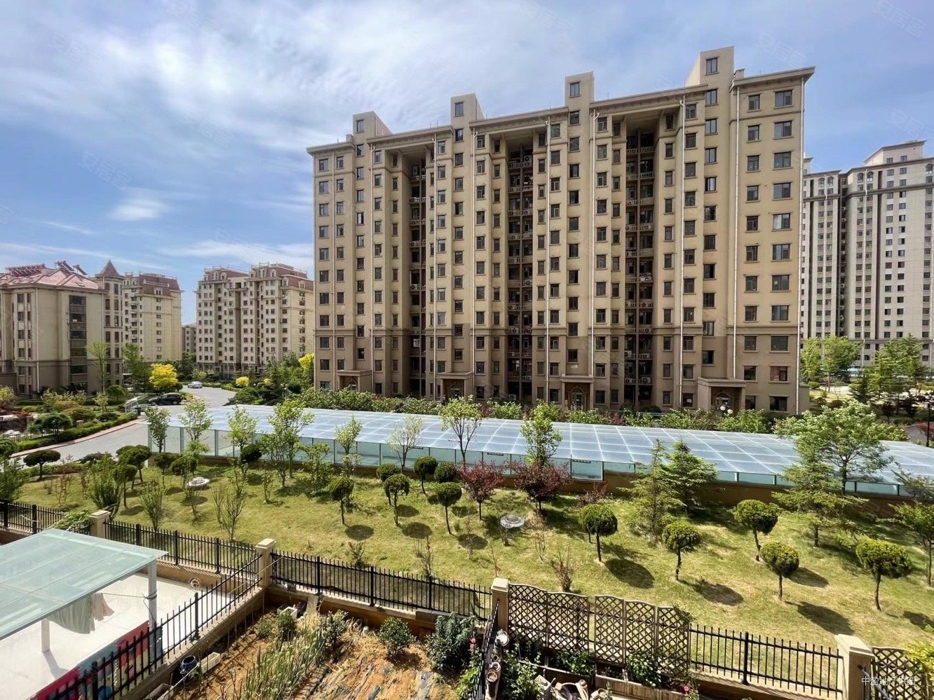 黄务逸城山色新装修百分之九十南北通透小区新