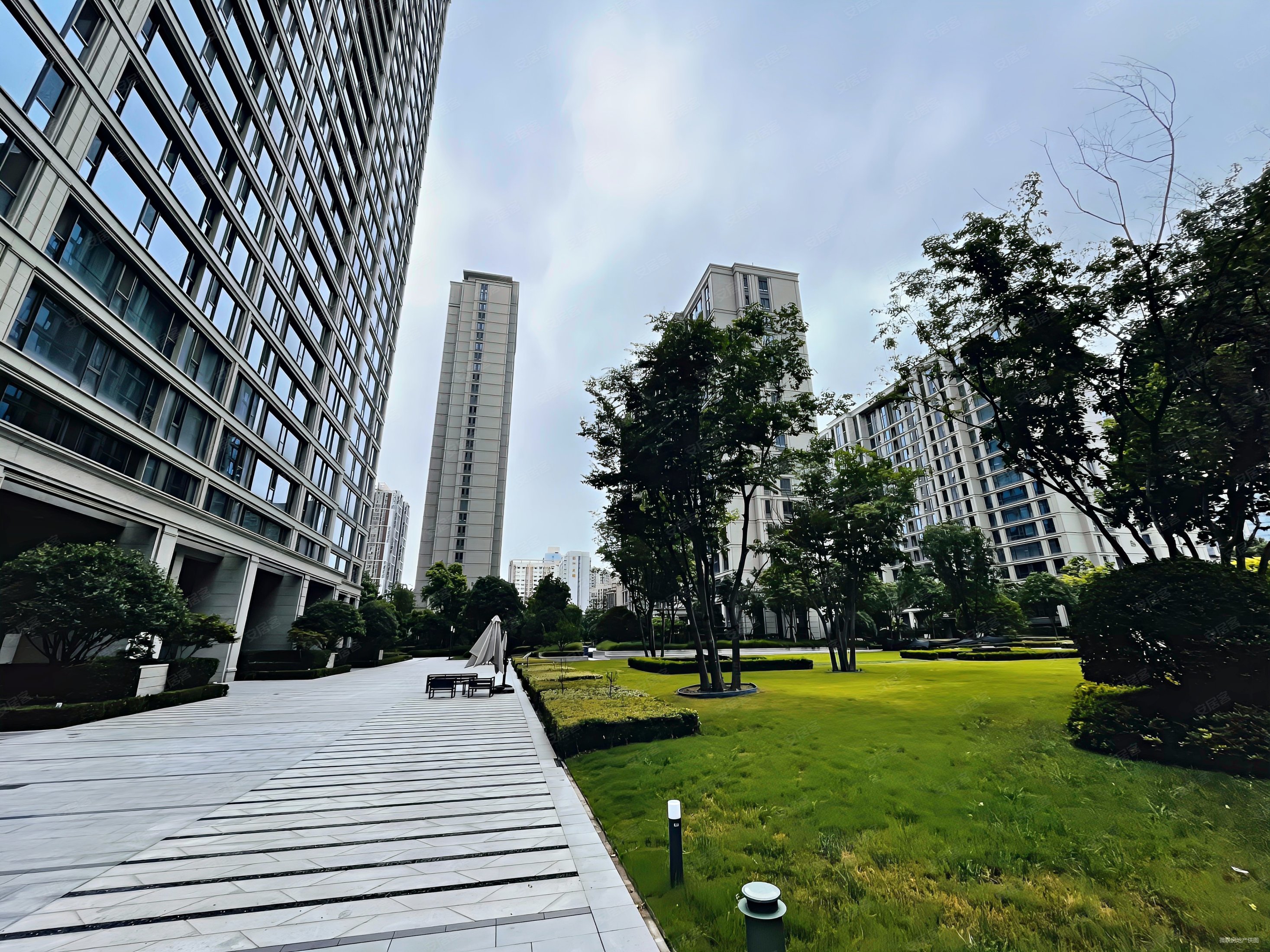 融创西安壹号院206平精装四室带车位未住人新小区诚心