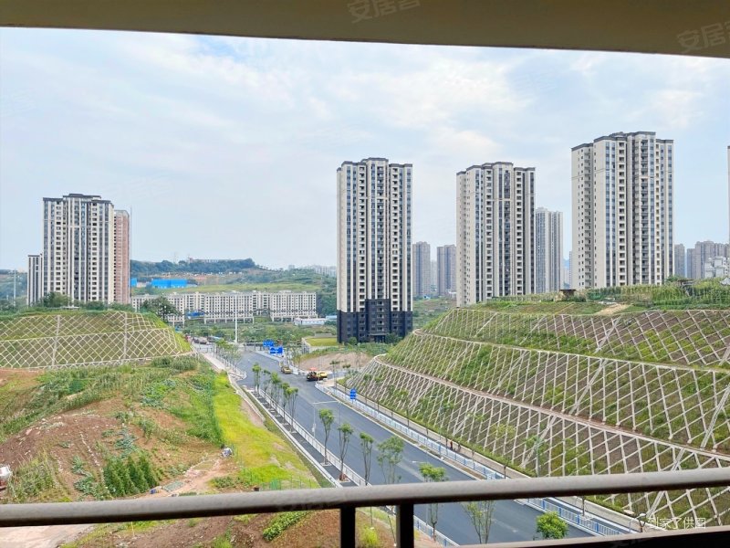 急售现房大渡口2号线地铁站旁 荣盛大盘三房,荣盛城观云郡云逸二手房