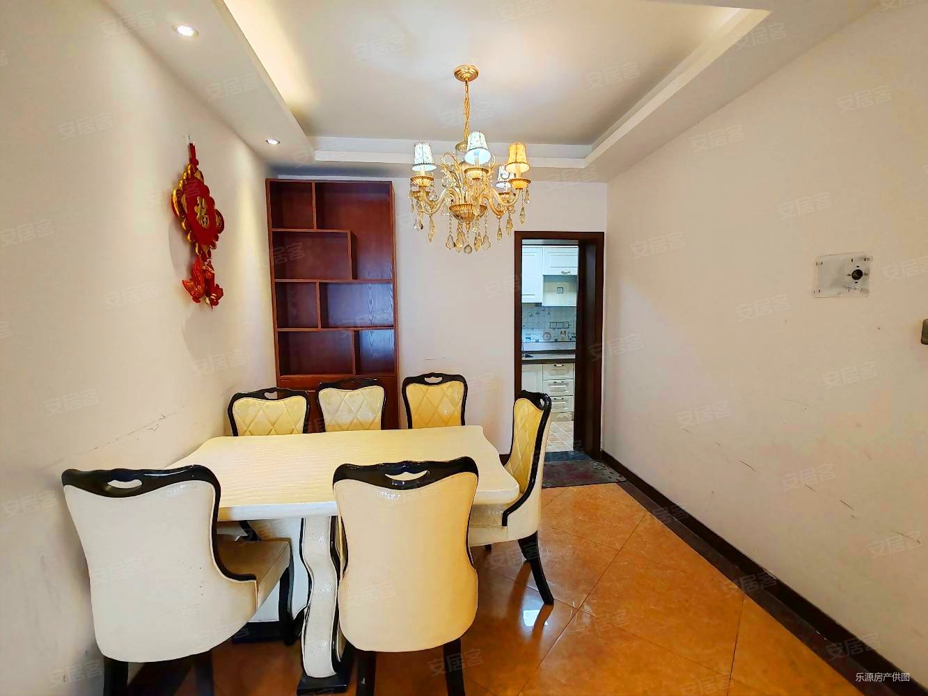 博雅新城e区3室2厅2卫140㎡南北100万