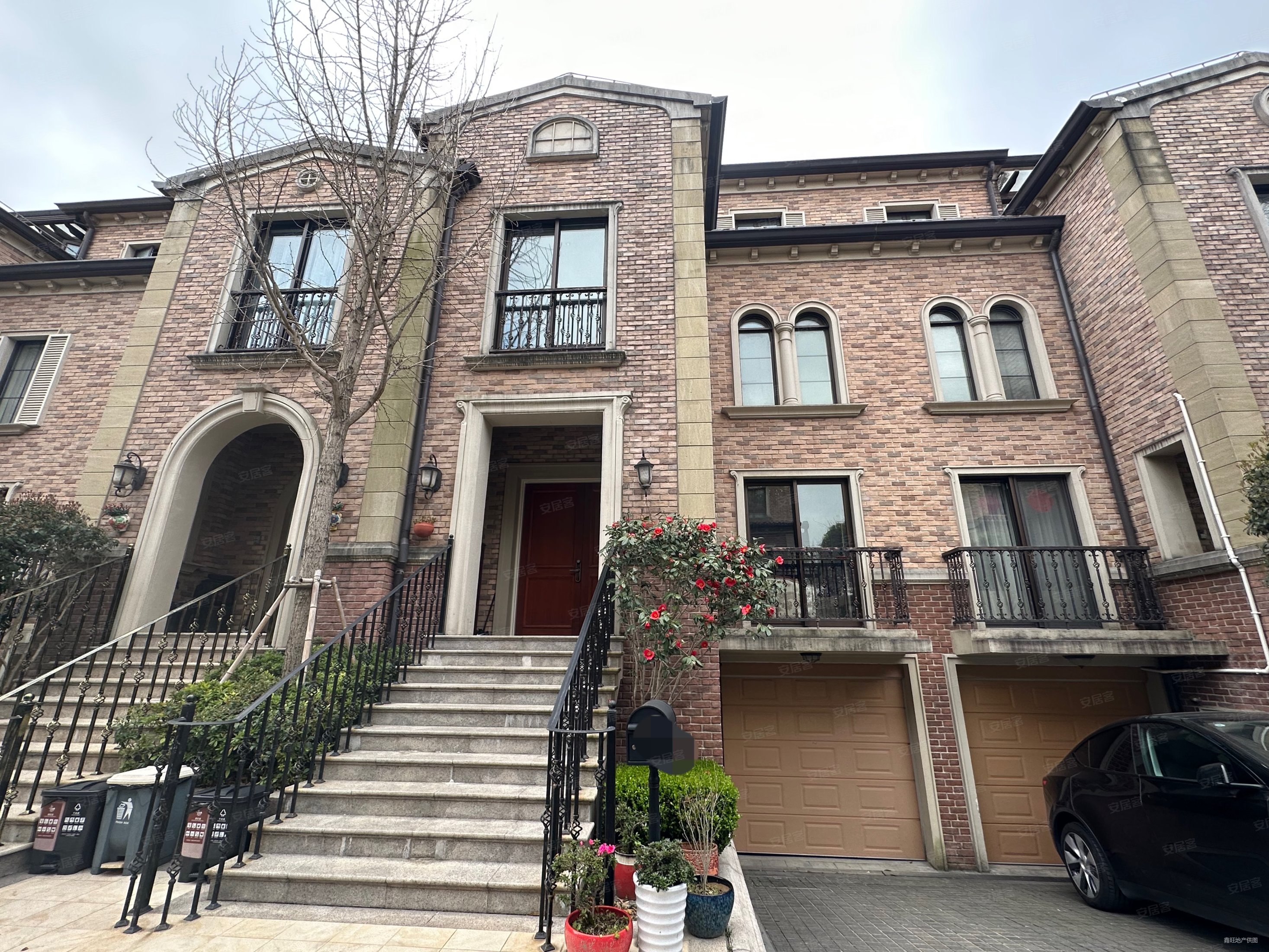 绿宝馥庭4室3厅4卫231.63㎡南北2592万