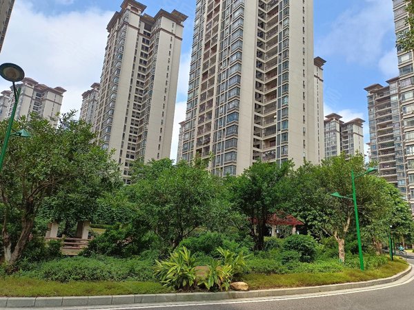 湛江麻章麻章城区荣盛南亚郦都南亚郦都精装两房两厅,双阳台南北对流