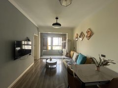 金地国际城二期阳光里 精装单身公寓 独立客卧房屋保持的非常好