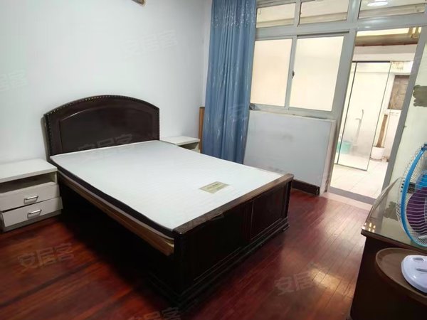 上海闵行莘庄南广场高兴花园一街坊两室一厅 自带小花园 设施配备齐全