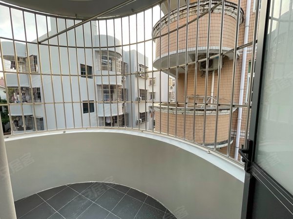 深圳龙岗横岗梧桐花园六约地铁站梧桐花园小区房精装修两房一厅带阳台