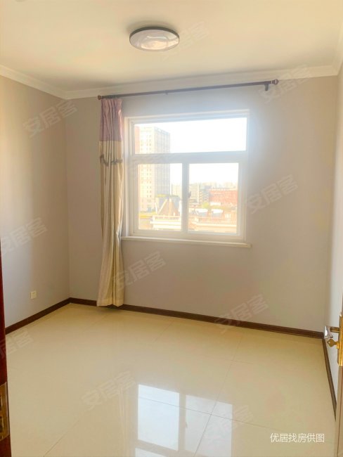 出售沣东吾悦广场对面和平丽苑小区高层中间楼层精装修地铁口