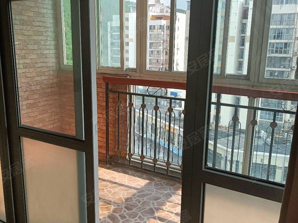 济南市中阳光舜城阳光舜城中区五区阳光舜城商业街就在楼下,生活方便