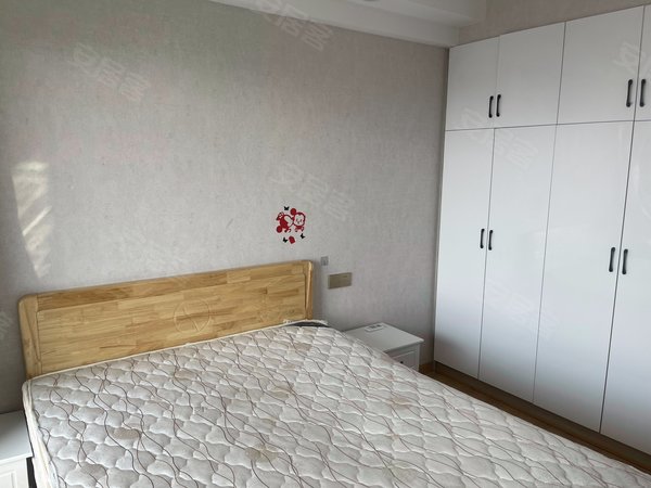 海宁长安镇农发区新天地公馆长安地铁口 学校旁新天地公馆精装一室一厅诚心出租 拎包入住出租房源真实图片