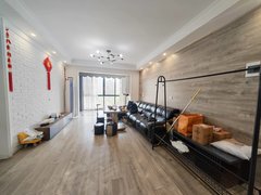 郴州北湖五岭广场五岭广场九鑫嘉园三房两厅，装修保养好，带四台空调！出租房源真实图片