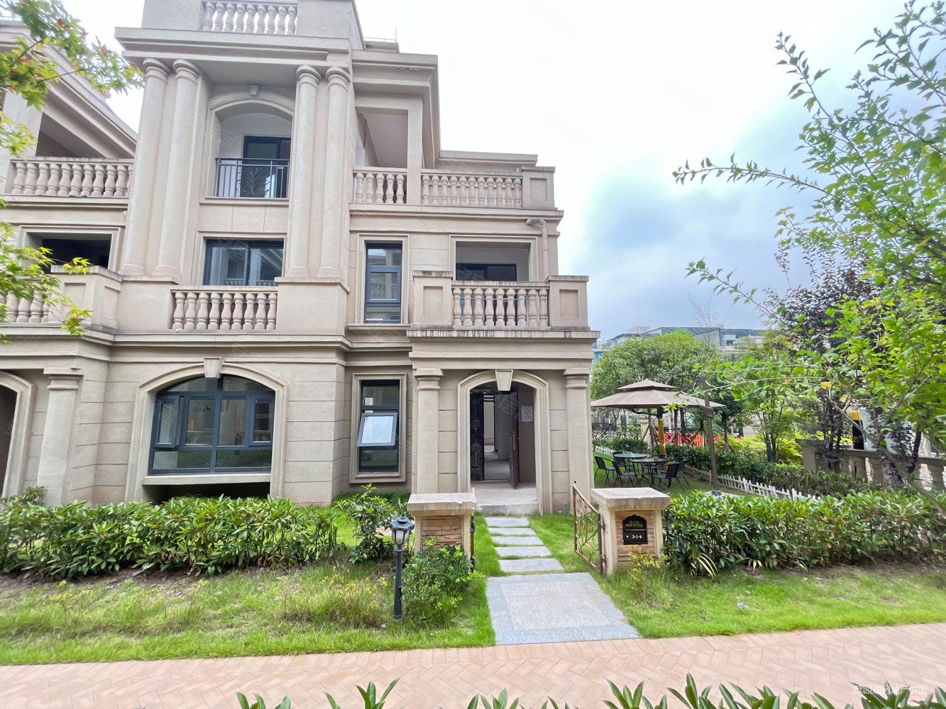 大花园!,鸿笙苑c区二手房,230万,4室2厅,3卫,147平米-重庆安居客