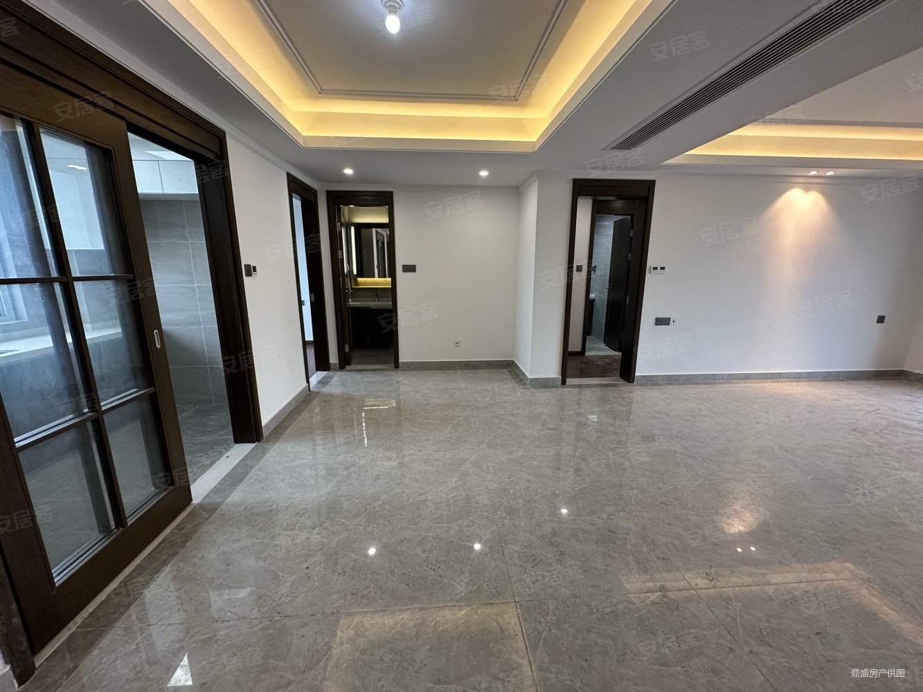 血亏30万美的君兰悦电梯洋房精装未住带地暖万科翡翠