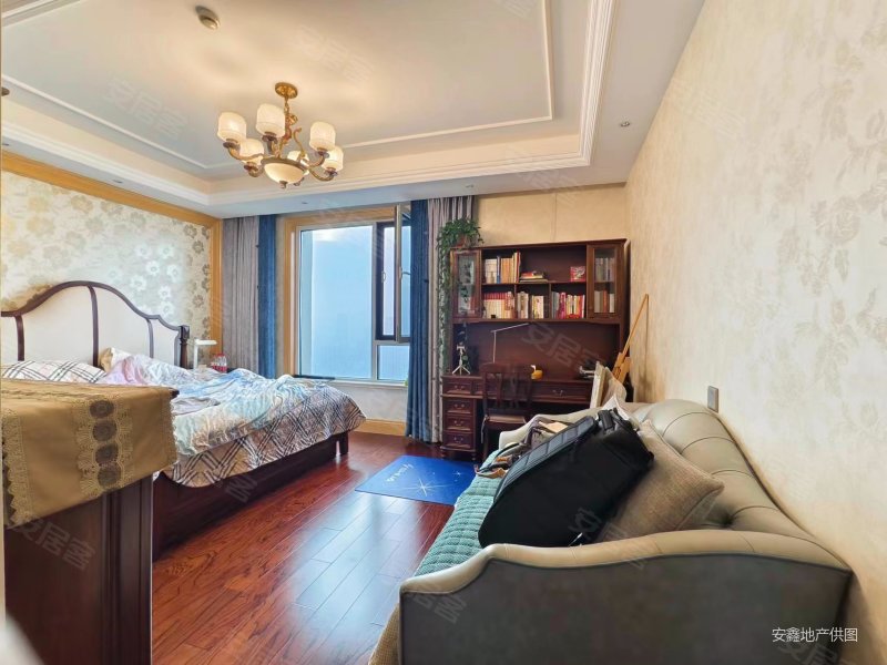 一线海景豪华装修,南北通厅四室三卫,采光充足,万达海公馆(甘井子)