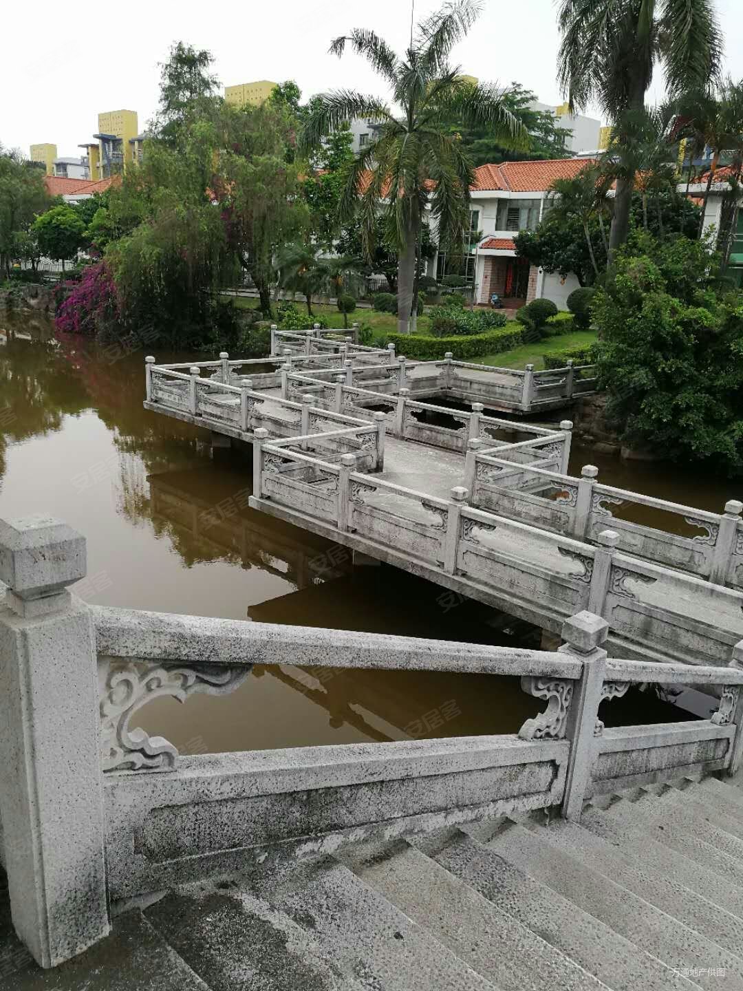 丽湖山庄(别墅)6室2厅3卫245㎡南北625万