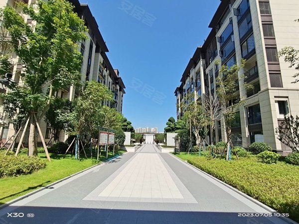 重庆渝北木耳春藤里中国摩售楼部边上 精装3房 小区中庭 居家安静出租