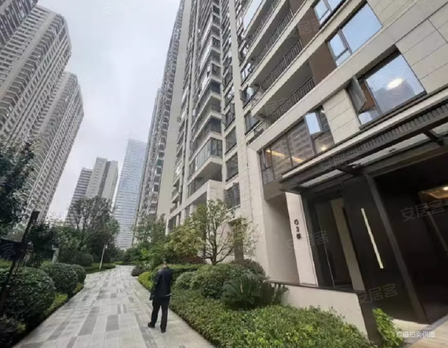 梅溪华府4室2厅3卫212.87㎡南北343万