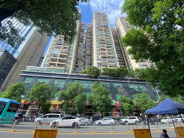 深圳龙华清湖贤华名苑地铁口空中花园小区3房,空房出租,可以授权学校